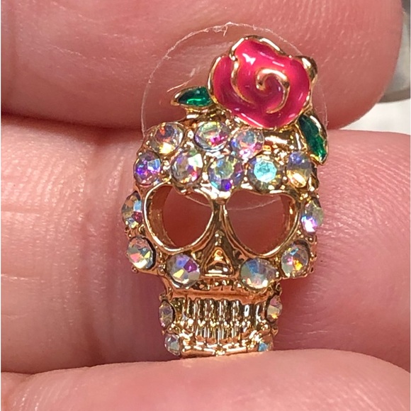 🐈⬛Goth SKULL/rhinestone earrings-gold, pretty/goth/Halloween, day of the dead - Picture 5 of 9